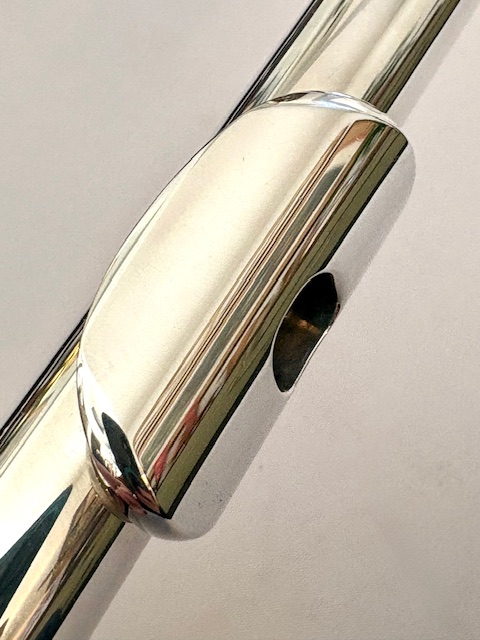 Yamaha YFL-684H Professional Level Solid Silver Flute, In-line G, C# Trill Key, High E Facilitator, B foot, 1-Year Warranty!