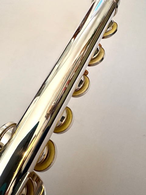 Yamaha YFL-684H Professional Level Solid Silver Flute, In-line G, C# Trill Key, High E Facilitator, B foot, 1-Year Warranty!