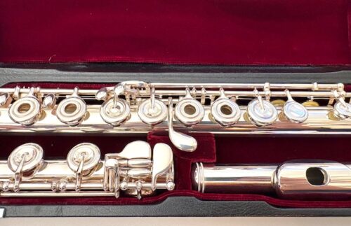 Yamaha YFL-684H Professional Level Solid Silver Flute, In-line G, C# Trill Key, High E Facilitator, B foot, 1-Year Warranty!