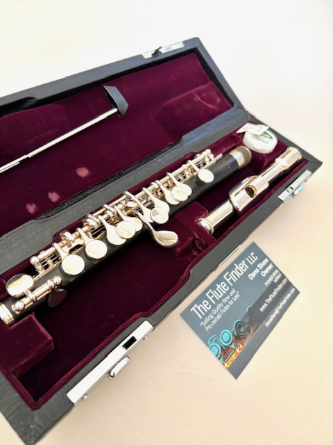 Yamaha YPC-82 Professional Piccolo, Sterling Silver Headjoint, Sterling Silver keys and mechanism, Grenadilla Wood Body, 1-Year Warranty!