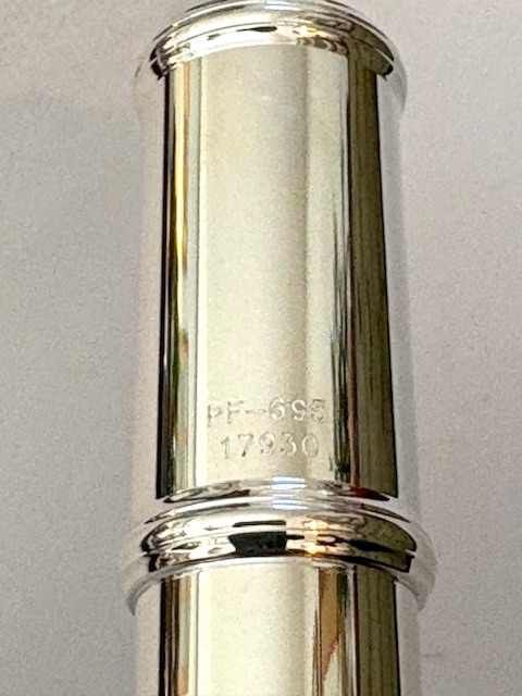New! Pearl Dolce Series PF-695 Handmade Flute, Solid Silver Forza Headjoint, Offset G, Split E Mechanism, C# Trill, D# Roller, Factory Warranty!