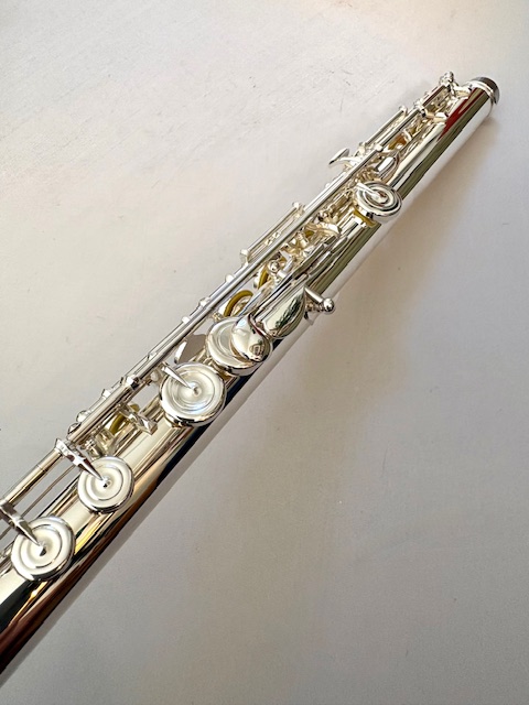 New! Pearl PF-795 Elegante Series Flute, Handmade Solid Silver, Offset G, B foot, Split E Mechanism, C# Trill Key, Factory Warranty!