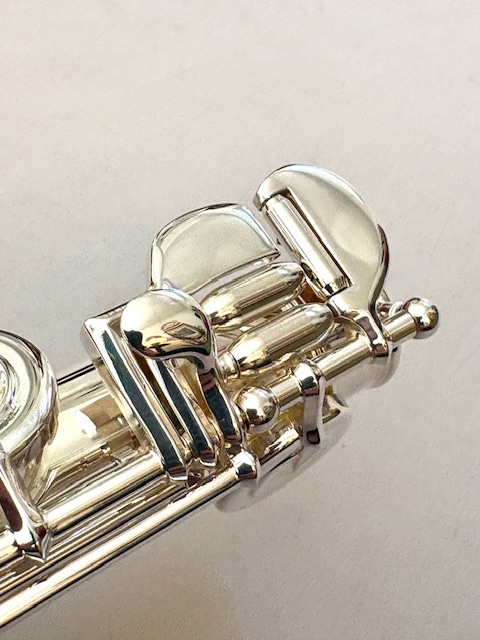 New! Pearl PF-795 Elegante Series Flute, Handmade Solid Silver, Offset G, B foot, Split E Mechanism, C# Trill Key, Factory Warranty!