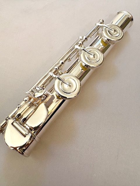 New! Pearl PF-795 Elegante Series Flute, Handmade Solid Silver, Offset G, B foot, Split E Mechanism, C# Trill Key, Factory Warranty!