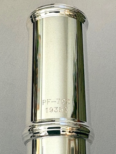 New! Pearl PF-795 Elegante Series Flute, Handmade Solid Silver, Offset G, B foot, Split E Mechanism, C# Trill Key, Factory Warranty!