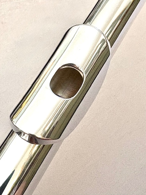 Yamaha YFL-687 Professional Level Solid Silver Flute, Heavywall, In-line G, C# Trill, 1-Year Warranty!