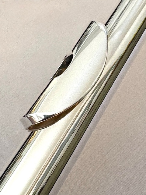 Yamaha YFL-687 Professional Level Solid Silver Flute, Heavywall, In-line G, C# Trill, 1-Year Warranty!