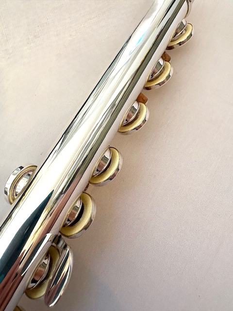 Yamaha YFL-687 Professional Level Solid Silver Flute, Heavywall, In-line G, C# Trill, 1-Year Warranty!