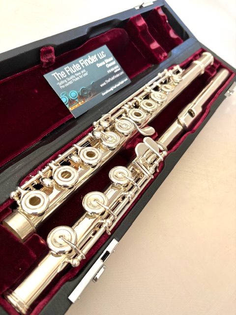 Yamaha YFL-687 Professional Level Solid Silver Flute, Heavywall, In-line G, C# Trill, 1-Year Warranty!