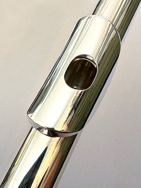 Yamaha YFL-677 Professional Line Flute, Solid Silver Headjoint and Body, Heavywall, Offset G, C# Trill, Split E Mechanism, Warranty!