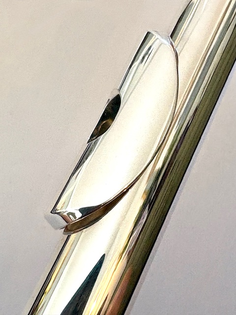 Yamaha YFL-677 Professional Line Flute, Solid Silver Headjoint and Body, Heavywall, Offset G, C# Trill, Split E Mechanism, Warranty!