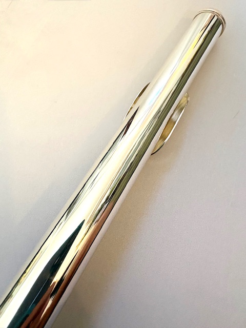 Yamaha YFL-677 Professional Line Flute, Solid Silver Headjoint and Body, Heavywall, Offset G, C# Trill, Split E Mechanism, Warranty!