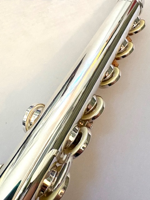 Yamaha YFL-677 Professional Line Flute, Solid Silver Headjoint and Body, Heavywall, Offset G, C# Trill, Split E Mechanism, Warranty!