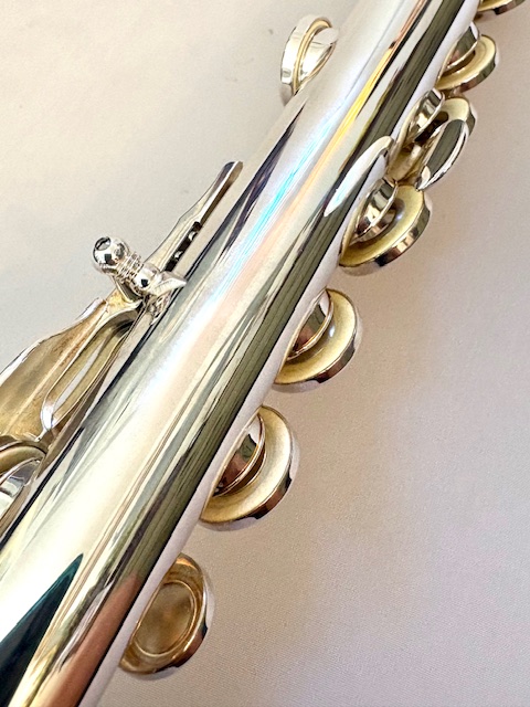 Yamaha YFL-677 Professional Line Flute, Solid Silver Headjoint and Body, Heavywall, Offset G, C# Trill, Split E Mechanism, Warranty!