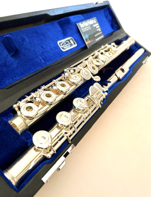 Haynes Q2 Flute, Solid Silver, Offset G, C# Trill,14K Riser Headjoint, High E Facilitator, 1-Year Warranty!