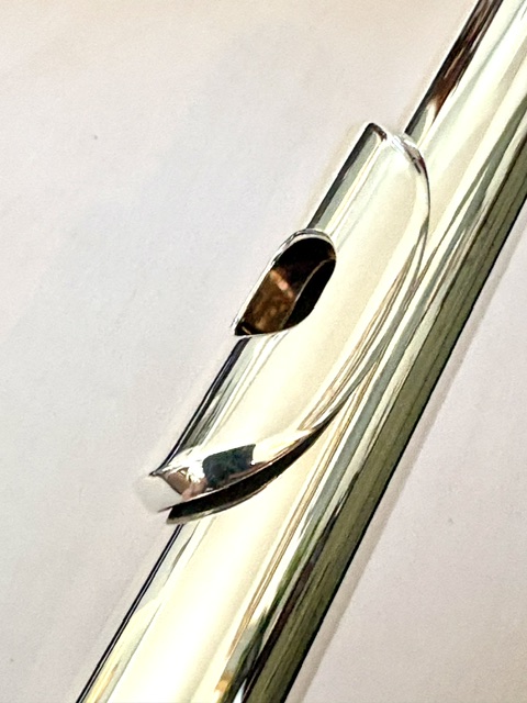 Haynes Q2 Flute, Solid Silver, Offset G, C# Trill,14K Riser Headjoint, High E Facilitator, 1-Year Warranty!