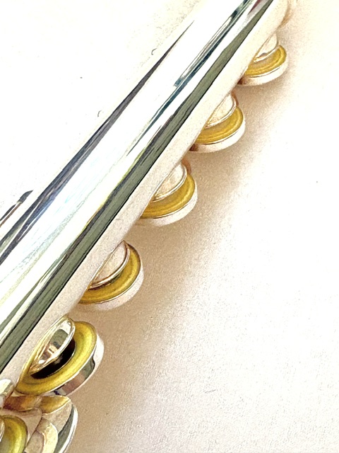 Haynes Q2 Flute, Solid Silver, Offset G, C# Trill,14K Riser Headjoint, High E Facilitator, 1-Year Warranty!