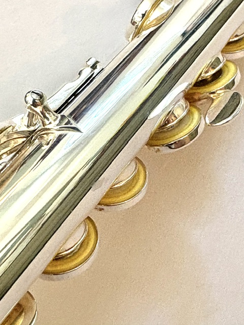 Haynes Q2 Flute, Solid Silver, Offset G, C# Trill,14K Riser Headjoint, High E Facilitator, 1-Year Warranty!