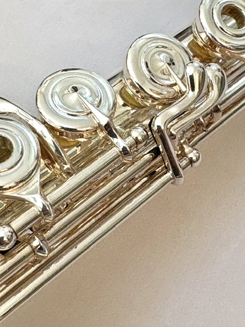 Haynes Q2 Flute, Solid Silver, Offset G, C# Trill,14K Riser Headjoint, High E Facilitator, 1-Year Warranty!