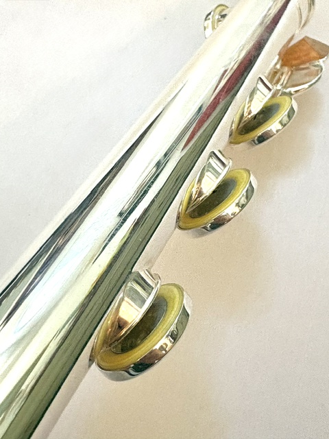 Haynes Q2 Flute, Solid Silver, Offset G, C# Trill,14K Riser Headjoint, High E Facilitator, 1-Year Warranty!