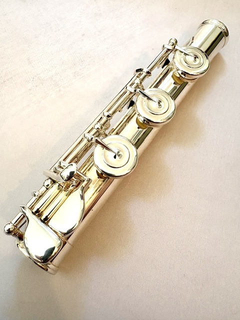 Haynes Q2 Flute, Solid Silver, Offset G, C# Trill,14K Riser Headjoint, High E Facilitator, 1-Year Warranty!