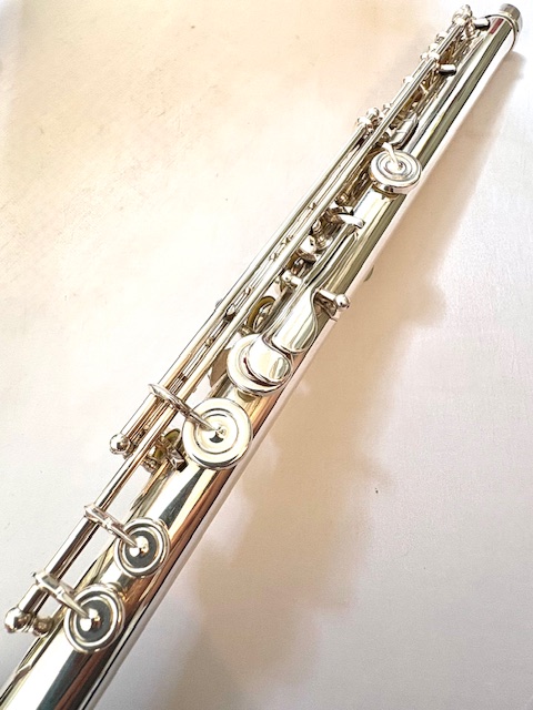 Miyazawa Classic (Vision) Flute, All .925 Silver, Offset G, B Foot, 9k Lipplate/14k Riser, Gold Crown, Closed Hole, 1-Year Warranty!
