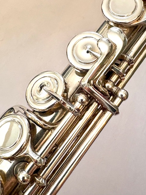 Miyazawa Classic (Vision) Flute, All .925 Silver, Offset G, B Foot, 9k Lipplate/14k Riser, Gold Crown, Closed Hole, 1-Year Warranty!