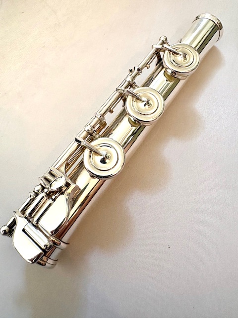 Miyazawa Classic (Vision) Flute, All .925 Silver, Offset G, B Foot, 9k Lipplate/14k Riser, Gold Crown, Closed Hole, 1-Year Warranty!
