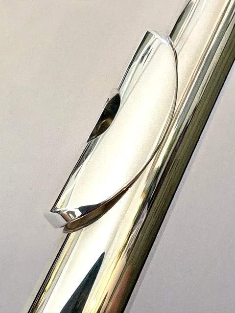 Yamaha YFL-677 Professional Line Flute, Solid Silver Headjoint and Body, Heavywall, Offset G, C# Trill, Split E Mechanism, Warranty!