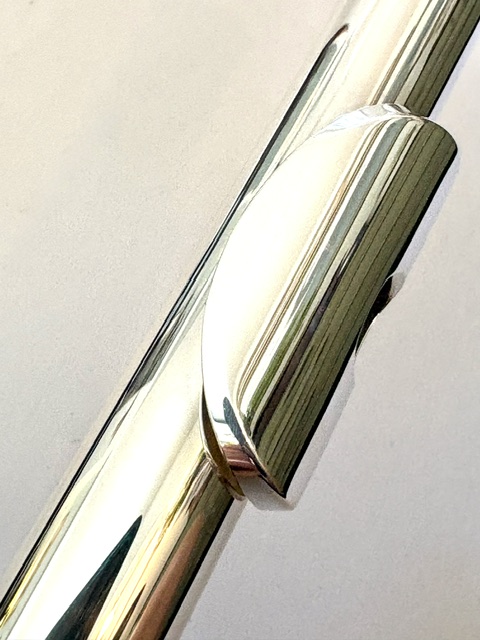 Yamaha YFL-677 Professional Line Flute, Solid Silver Headjoint and Body, Heavywall, Offset G, C# Trill, Split E Mechanism, Warranty!