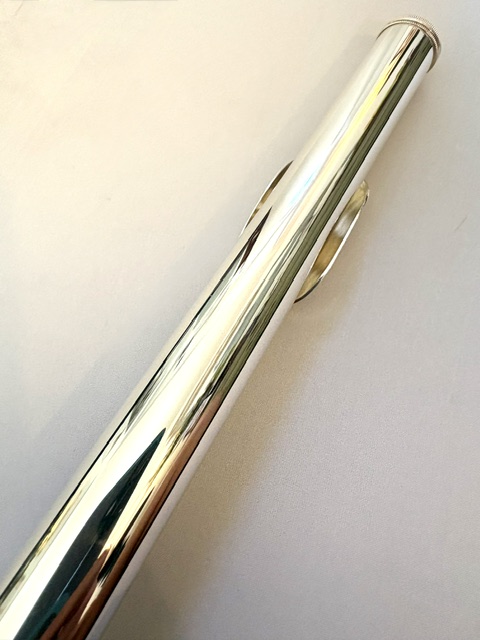 Yamaha YFL-677 Professional Line Flute, Solid Silver Headjoint and Body, Heavywall, Offset G, C# Trill, Split E Mechanism, Warranty!