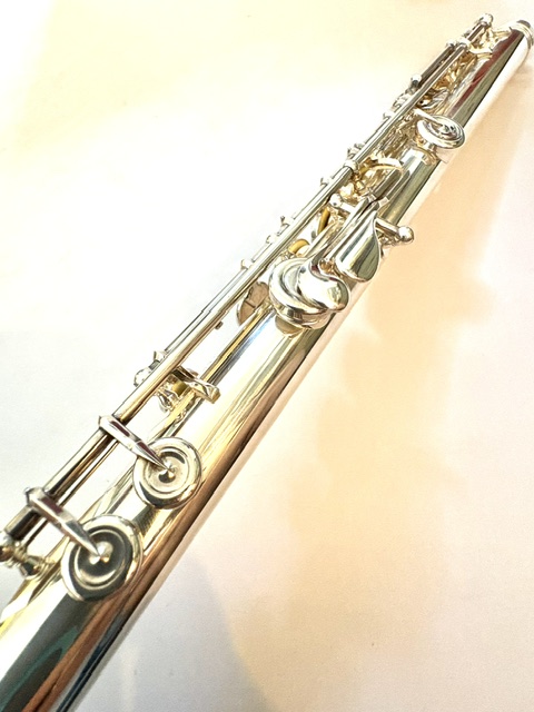 IMG_2151 Yamaha YFL-894 All Silver Professional Flute, Inline G, Split E Mechanism, Soldered Tone Holes, Warranty!