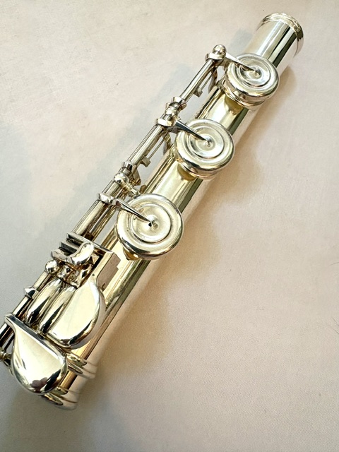 IMG_2156 Yamaha YFL-894 All Silver Professional Flute, Inline G, Split E Mechanism, Soldered Tone Holes, Warranty!