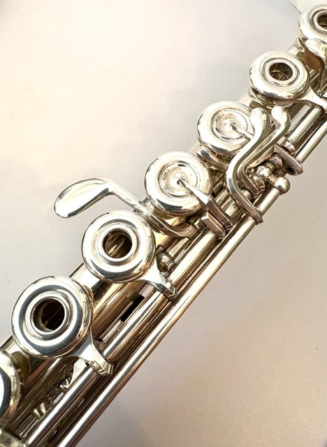 IMG_2314 Lillian Burkart Elite 5/95 Platinum Enhanced Handmade Flute, Inline G, C# Trill, Split E Mechanism, C4 Headjoint Cut, Gold Riser, 1-Year Warranty!