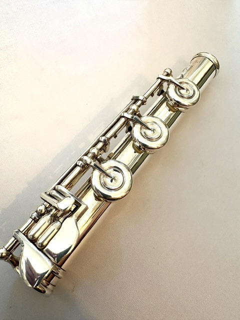 IMG_2321 Lillian Burkart Elite 5/95 Platinum Enhanced Handmade Flute, Inline G, C# Trill, Split E Mechanism, C4 Headjoint Cut, Gold Riser, 1-Year Warranty!