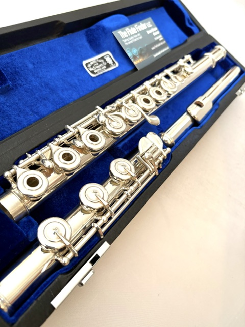 Haynes Q4 All Silver Flute, Gold Fusion Headjoint (14k Wall/Riser), Inline G, Soldered Tone Holes, 1-Year Warranty!