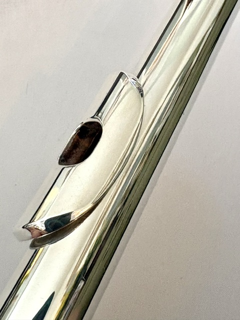 Haynes Q4 All Silver Flute, Gold Fusion Headjoint (14k Wall/Riser), Inline G, Soldered Tone Holes, 1-Year Warranty!
