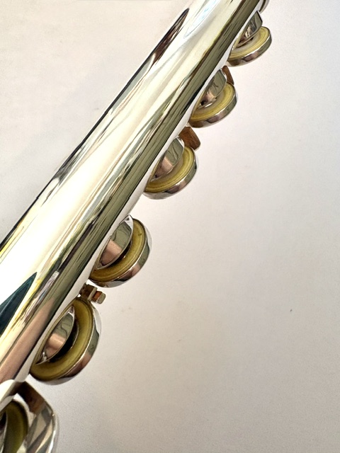 Haynes Q4 All Silver Flute, Gold Fusion Headjoint (14k Wall/Riser), Inline G, Soldered Tone Holes, 1-Year Warranty!
