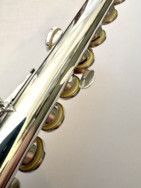 Haynes Q4 All Silver Flute, Gold Fusion Headjoint (14k Wall/Riser), Inline G, Soldered Tone Holes, 1-Year Warranty!