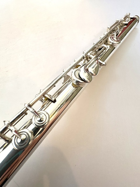 Haynes Q4 All Silver Flute, Gold Fusion Headjoint (14k Wall/Riser), Inline G, Soldered Tone Holes, 1-Year Warranty!