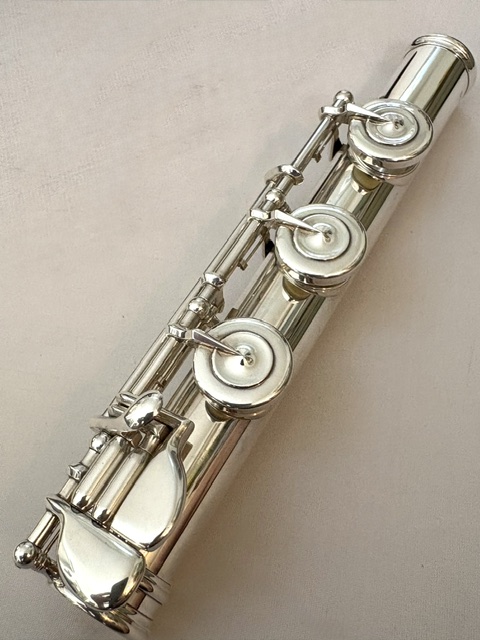 Haynes Q4 All Silver Flute, Gold Fusion Headjoint (14k Wall/Riser), Inline G, Soldered Tone Holes, 1-Year Warranty!
