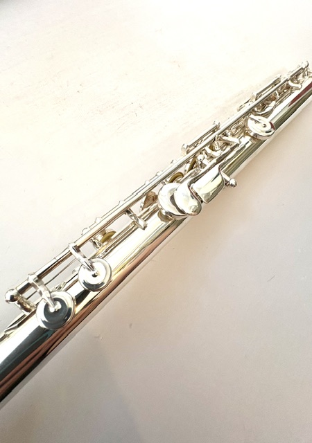 IMG_3064 Pearl PF-765 Solid Silver Flute, Offset G, B Foot, Split E Mechanism, Solid Silver, 1-Year Warranty!