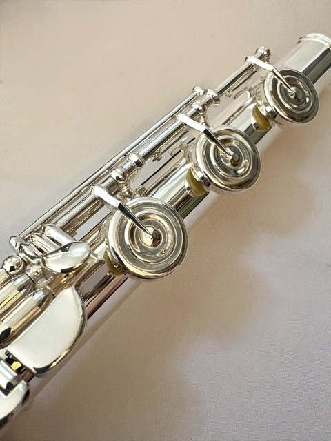 New Pearl PF-795 Elegante Handmade Flute, Vigore Series, Forza Cut, Offset G, C# Trill, D# Roller, High E Facilitator, Factory Warranty!