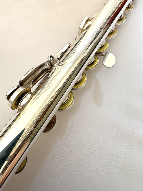IMG_3290 Yamaha YFL-481II Solid Silver Flute, Gold Plated Lipplate, Inline G, B Foot, 1-Year Warranty!
